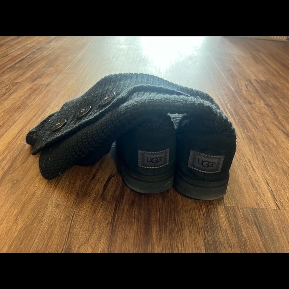 UGG - Picture 3 of 3